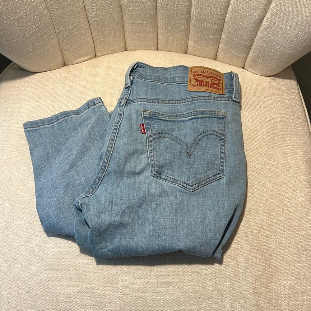 Levi Boyfriend Style Denim Sz 28